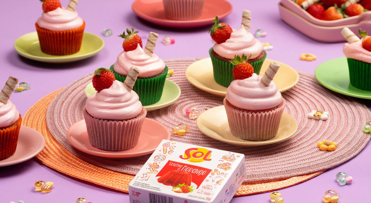 Cupcake colorido de gelatina